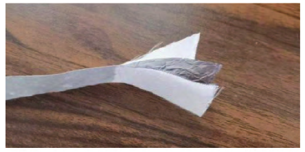 圖1 鋁箔玻纖復(fù)合織物剝離強力測試樣